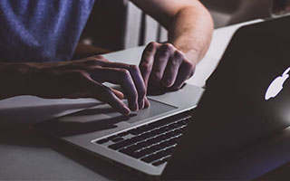 新上市的股票买入技巧:怎么玩杠杆交易-12月18日东方财富财经晚报（附新闻联播）